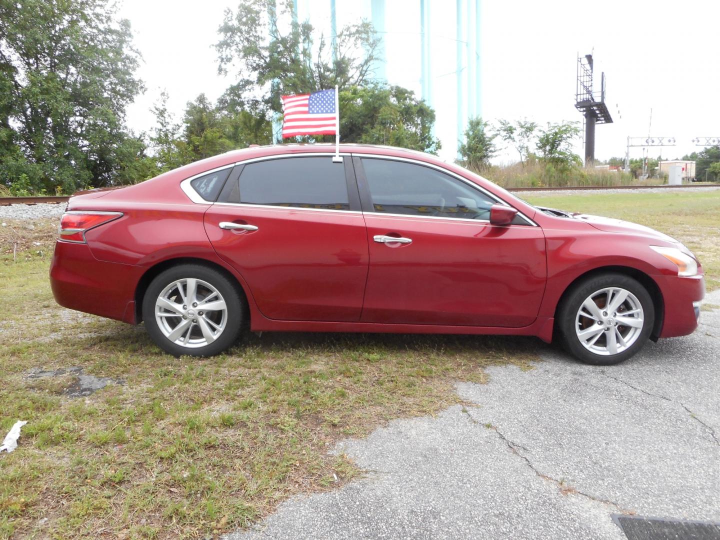 2015 Red Nissan Altima 2.5 S (1N4AL3AP0FC) with an 2.5L L4 DOHC 16V engine, Continuously Variable Transmission transmission, located at 2553 Airline Blvd, Portsmouth, VA, 23701, (757) 488-8331, 36.813889, -76.357597 - Photo#4